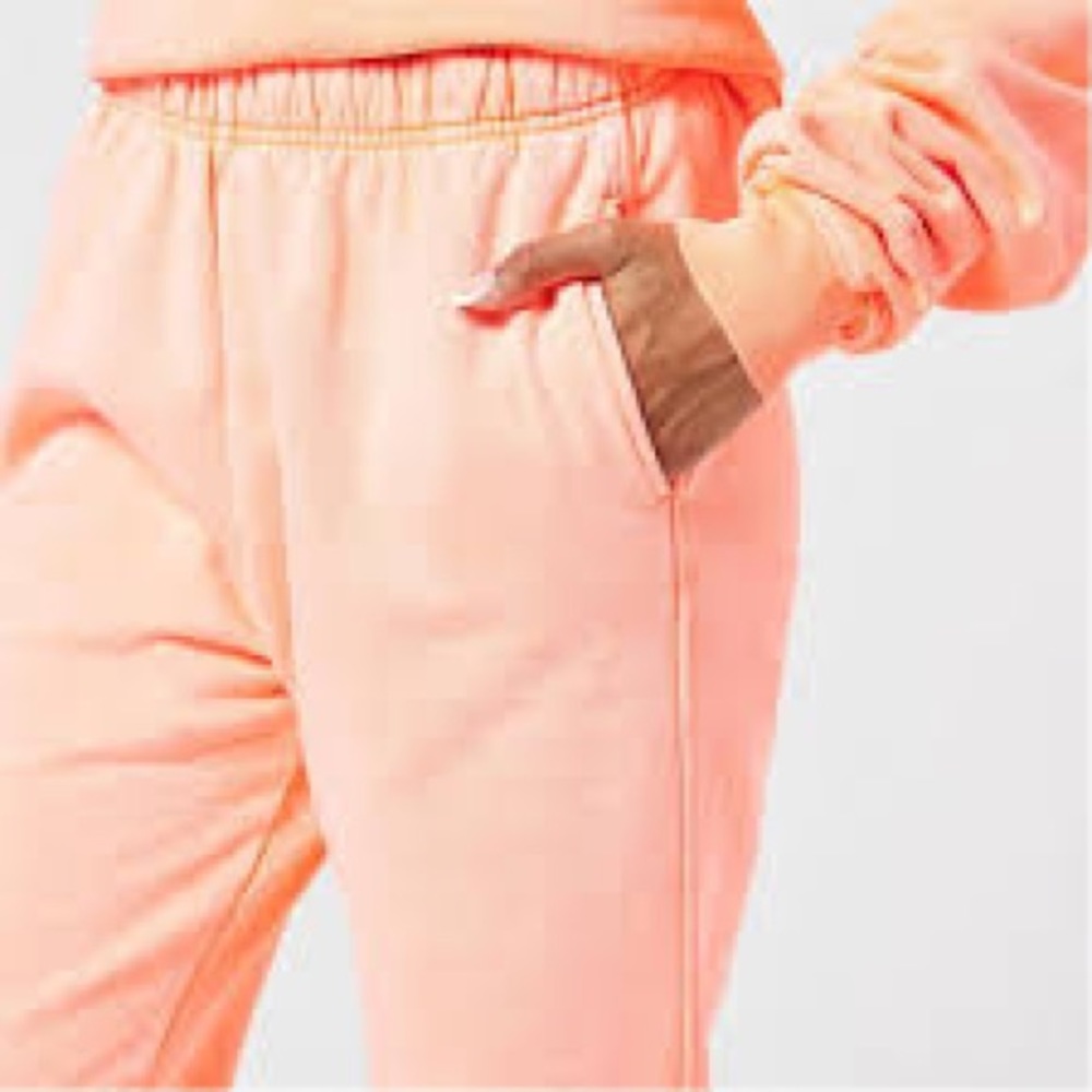 Good American hot coral sweatpants - size small NWT